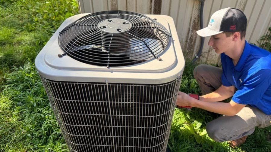 HVAC tech working on HVAC unit in Dawsonville.